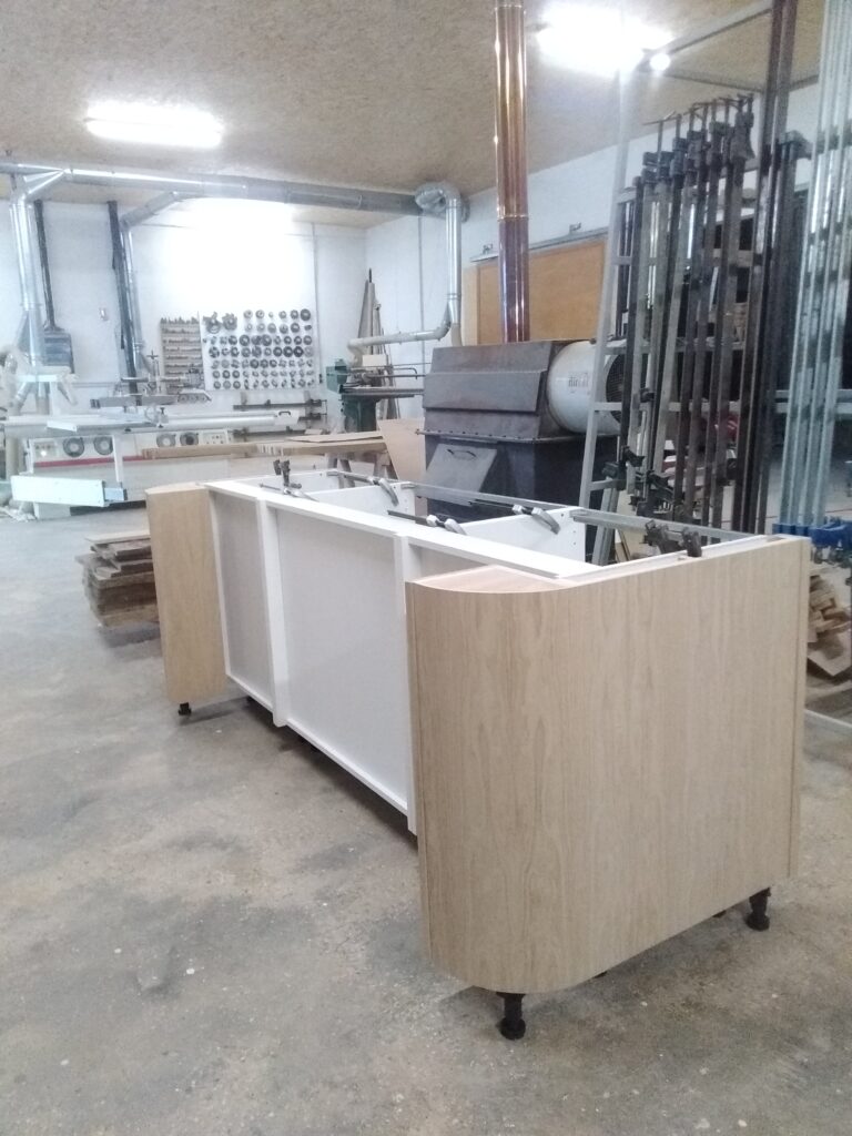 Fabrication & pose
